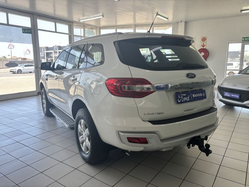 2016 Ford Everest photo 3