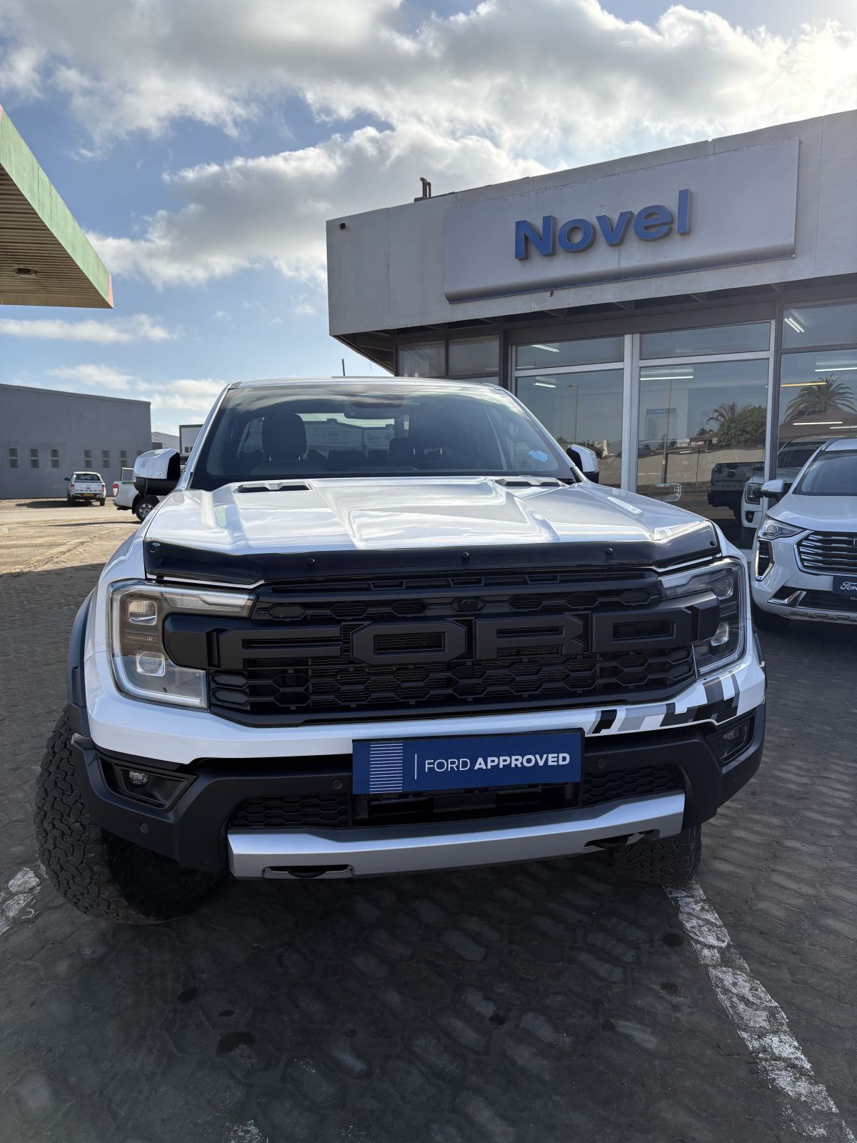 2024 Ford F-150 photo 2