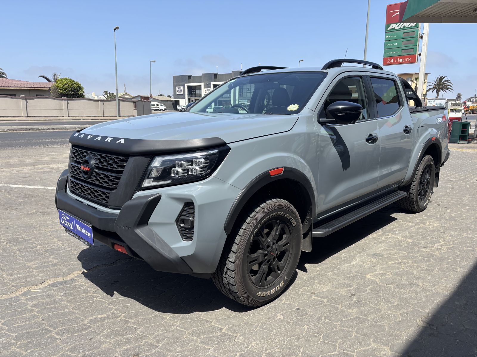 2023 Nissan Navara photo 1