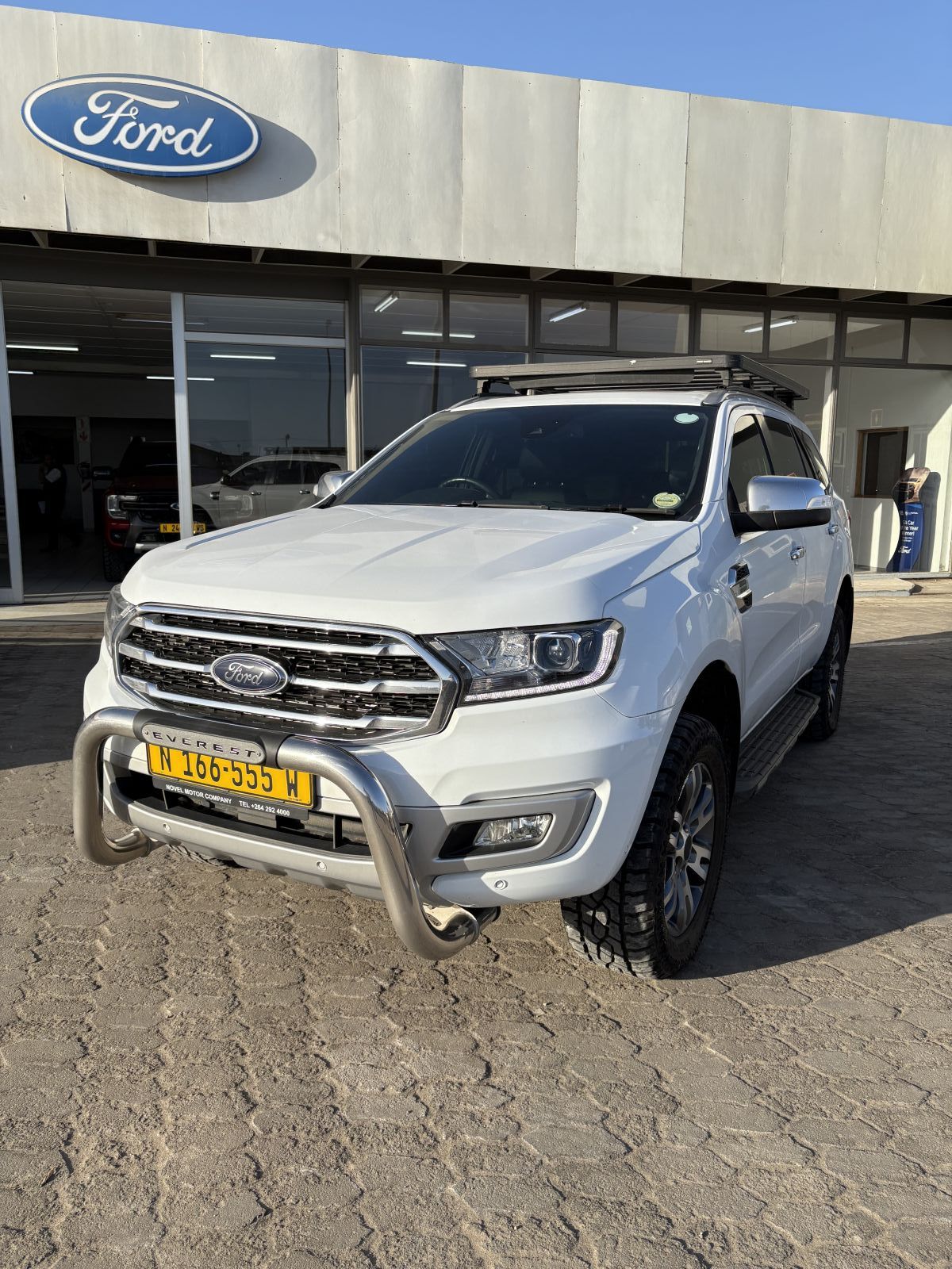 2022 Ford Everest photo 1
