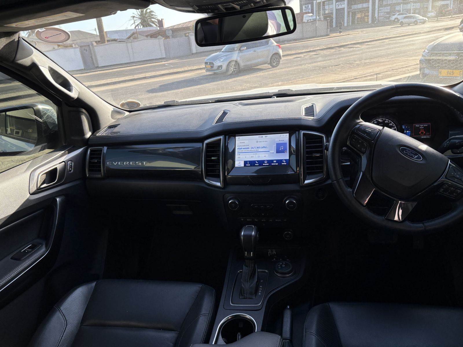 2022 Ford Everest photo 6