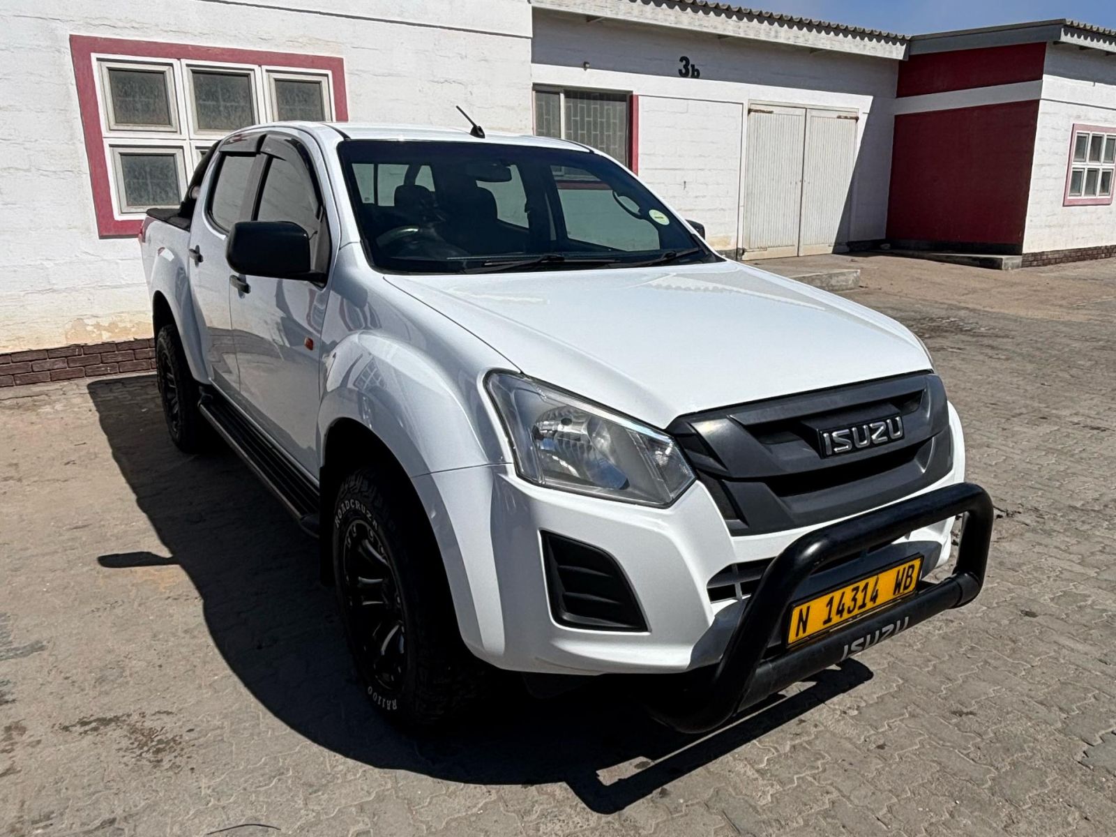 2021 Isuzu D-MAX photo 1