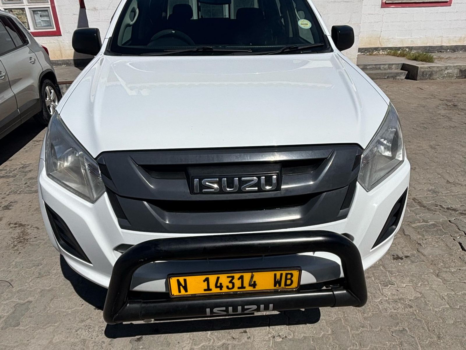 2021 Isuzu D-MAX photo 2