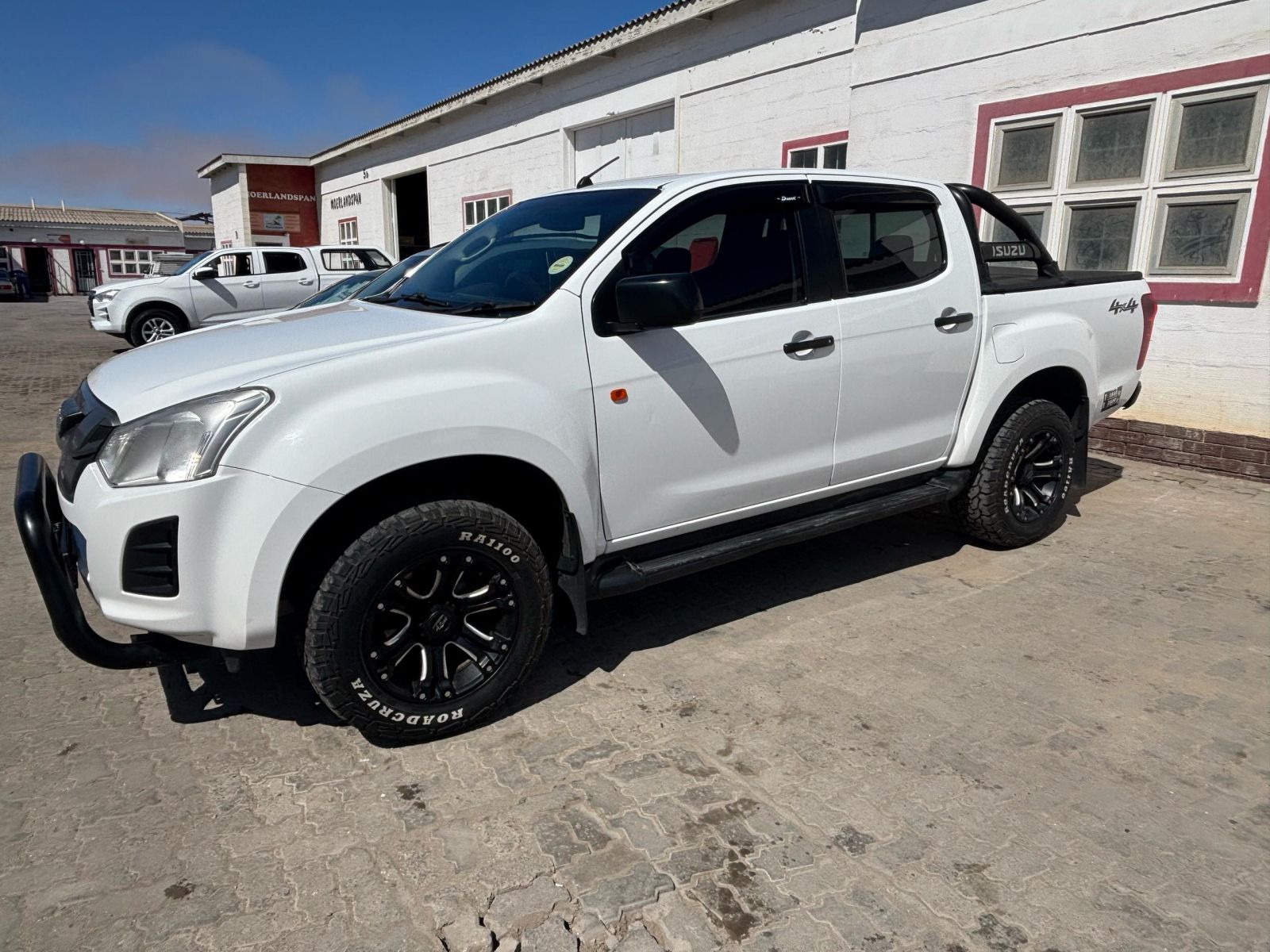 2021 Isuzu D-MAX photo 3
