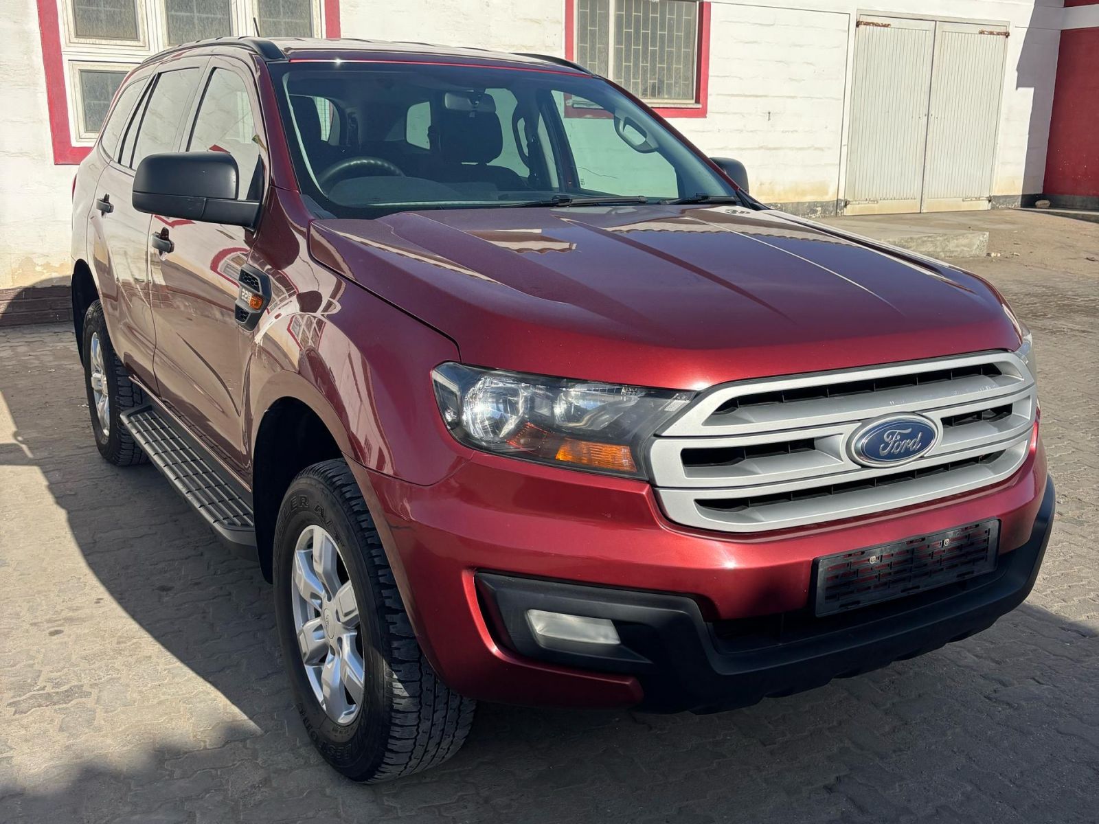 2018 Ford Everest photo 1
