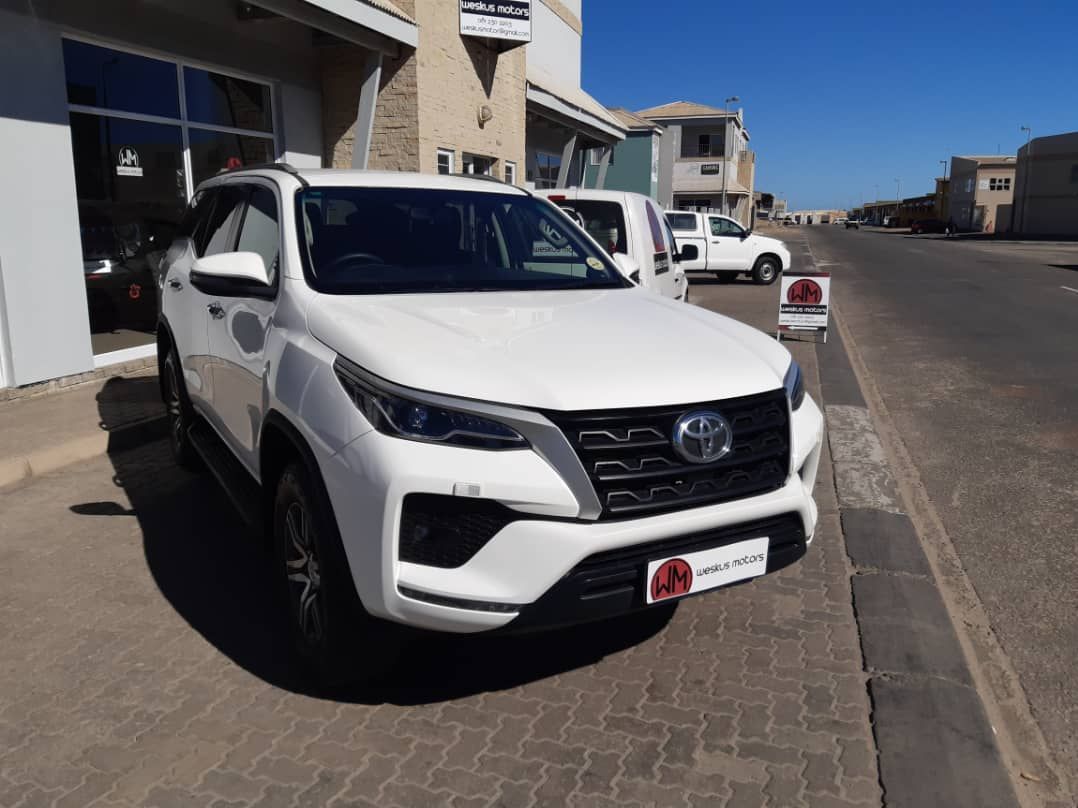 2021 Toyota Fortuner photo 1