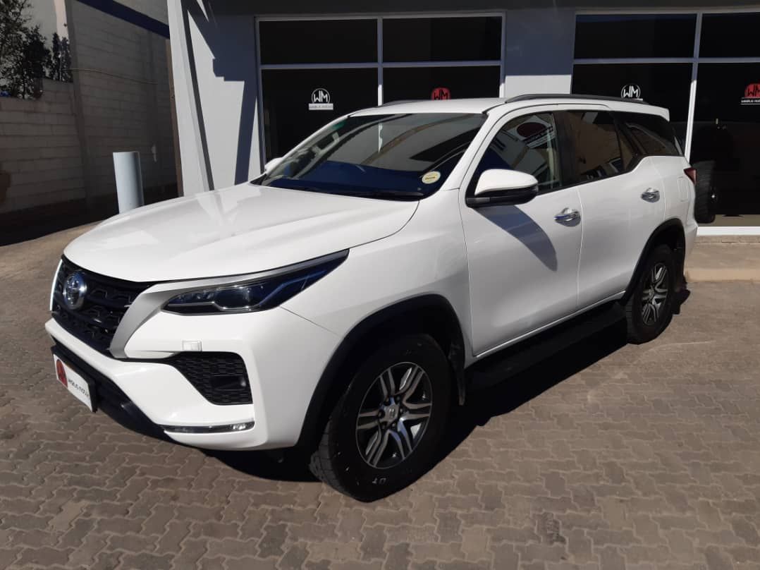 2021 Toyota Fortuner photo 2