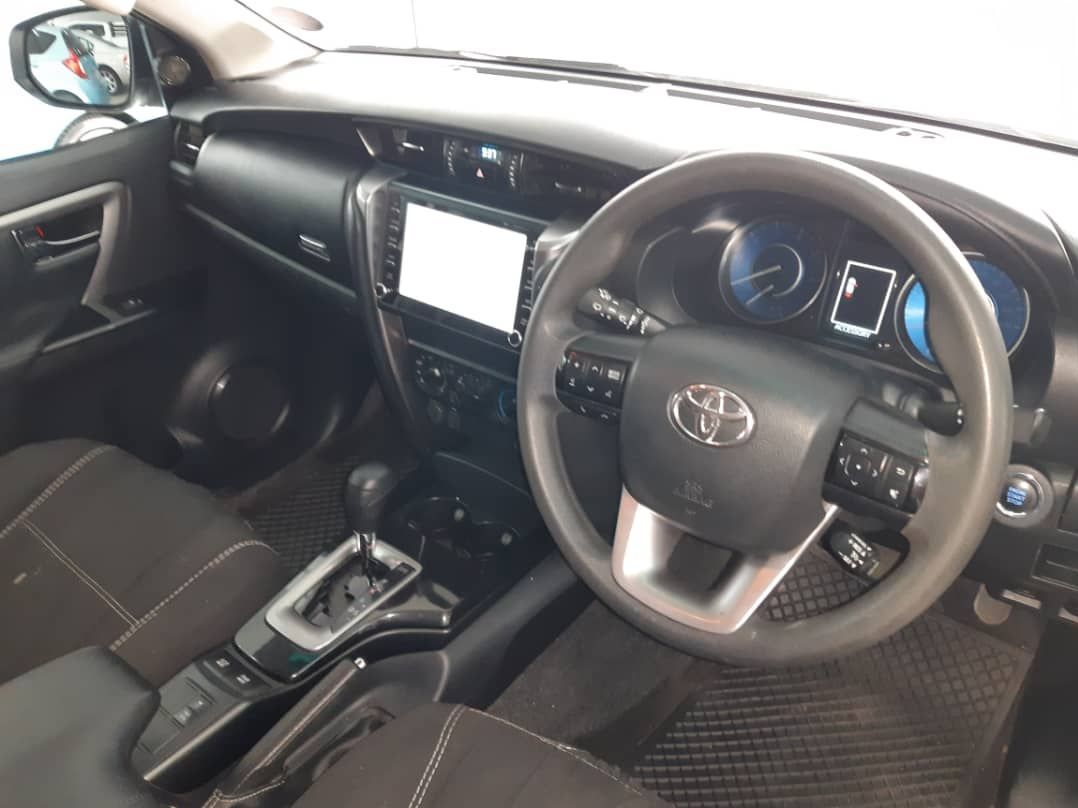 2021 Toyota Fortuner photo 4