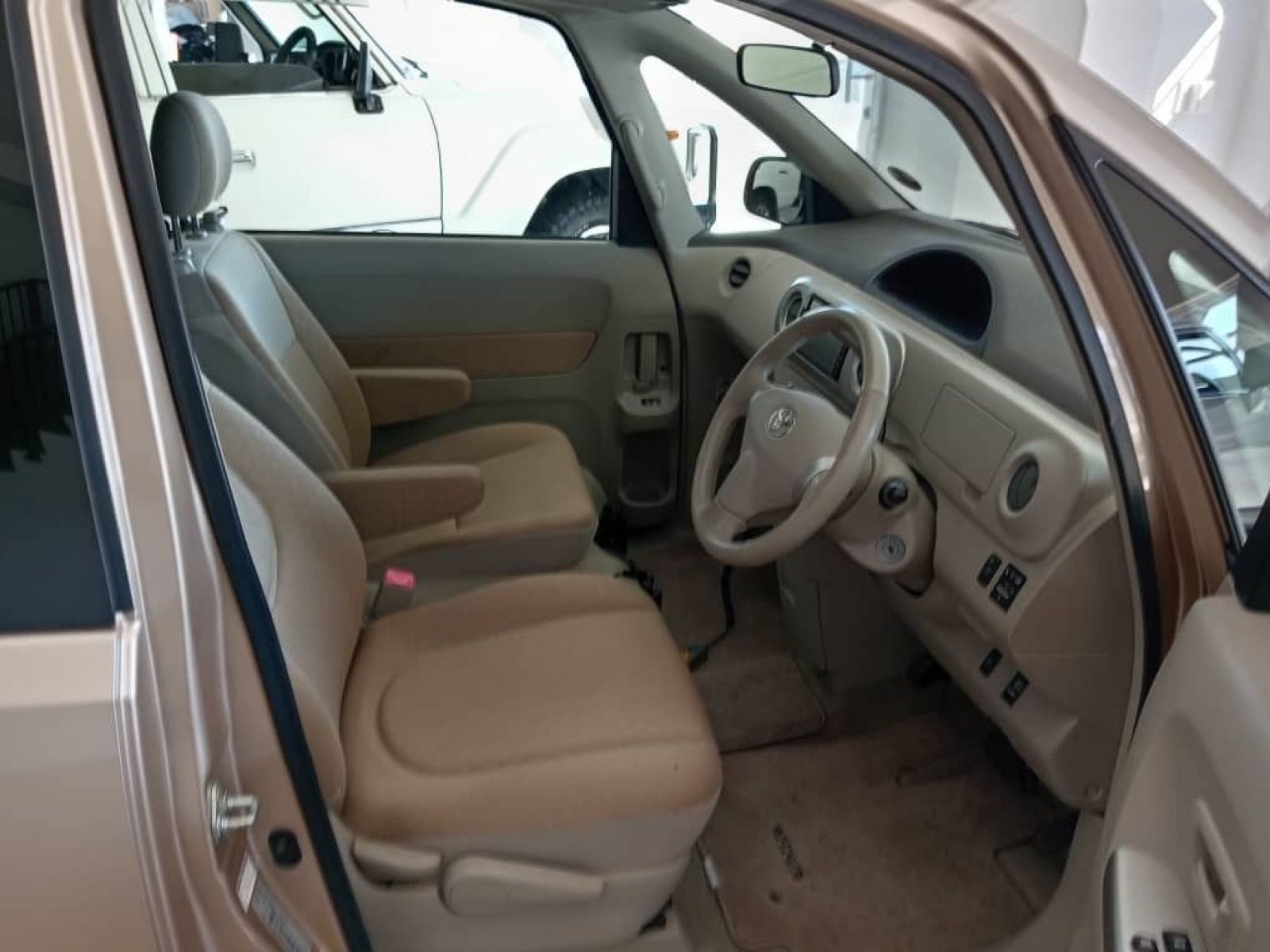 2010 Toyota Porte photo 4