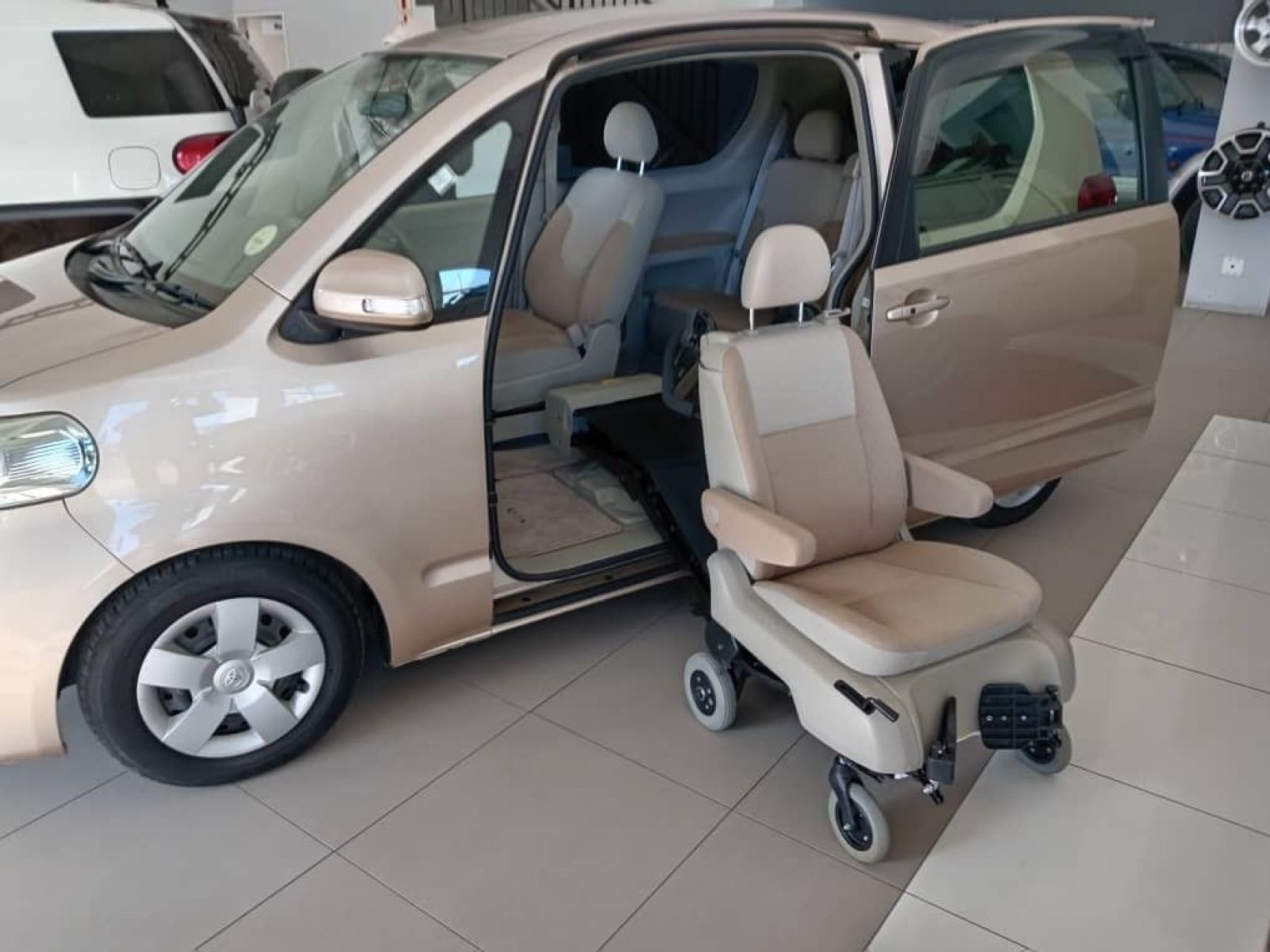 2010 Toyota Porte photo 6