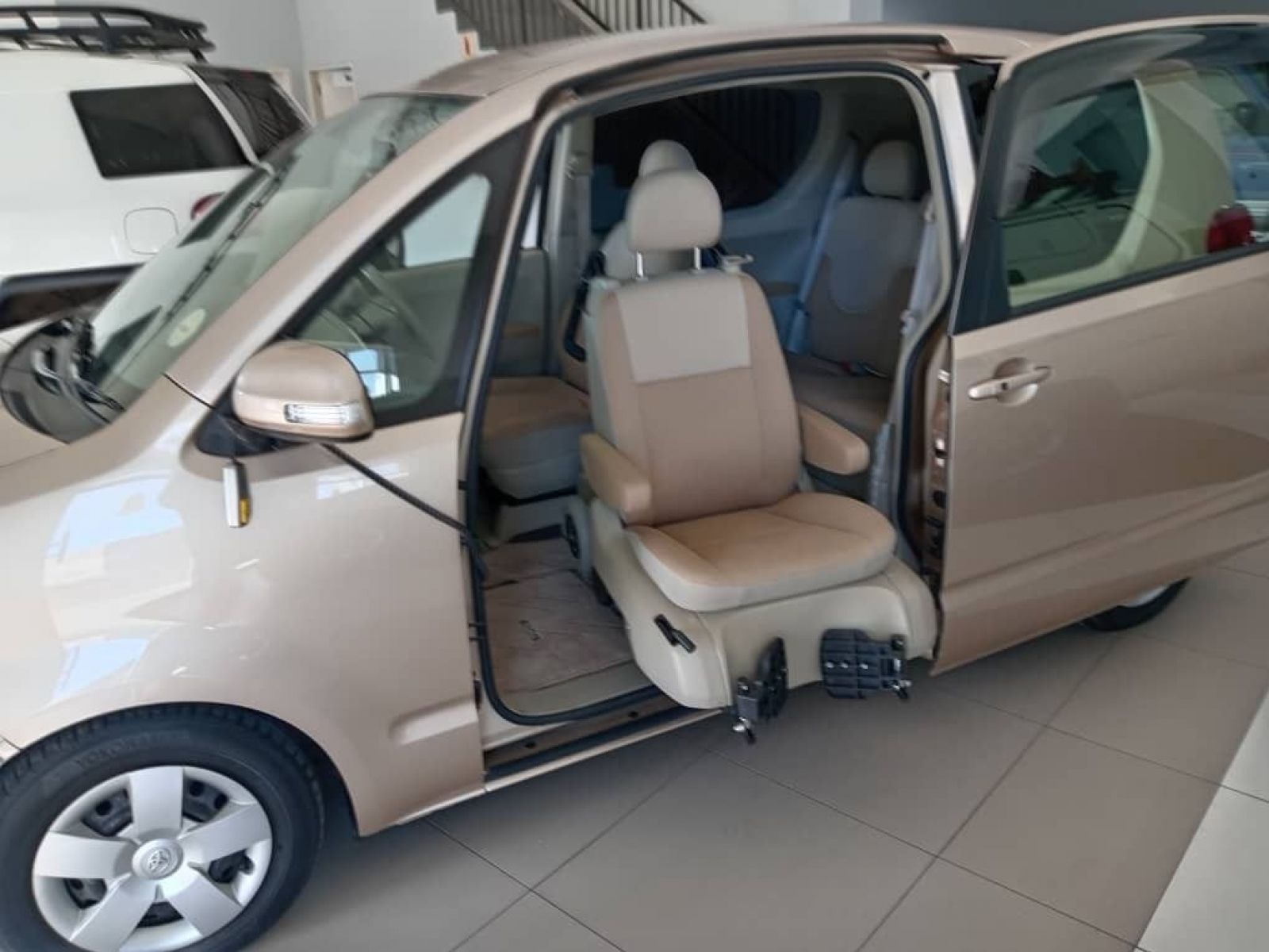 2010 Toyota Porte photo 7