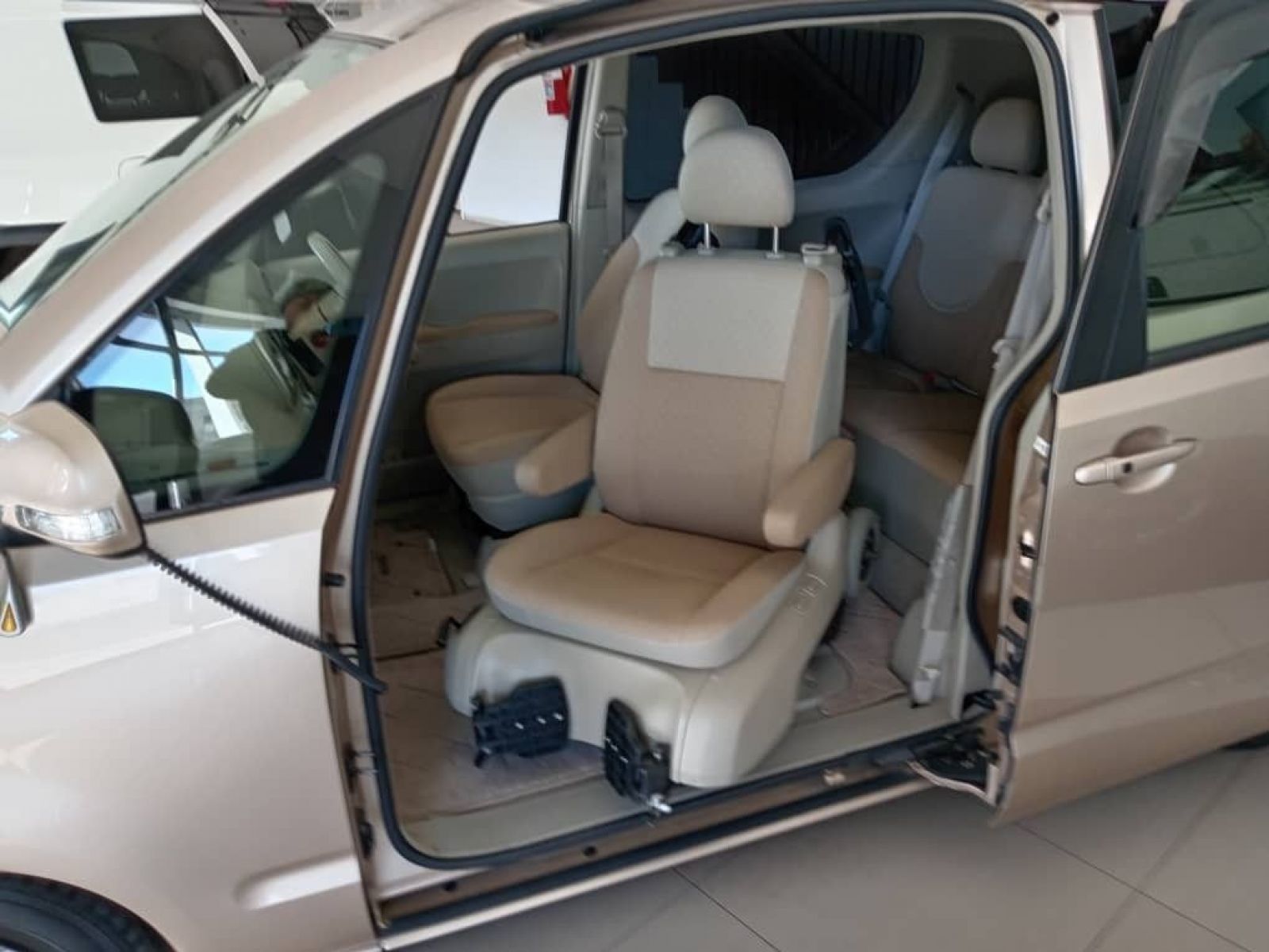 2010 Toyota Porte photo 8