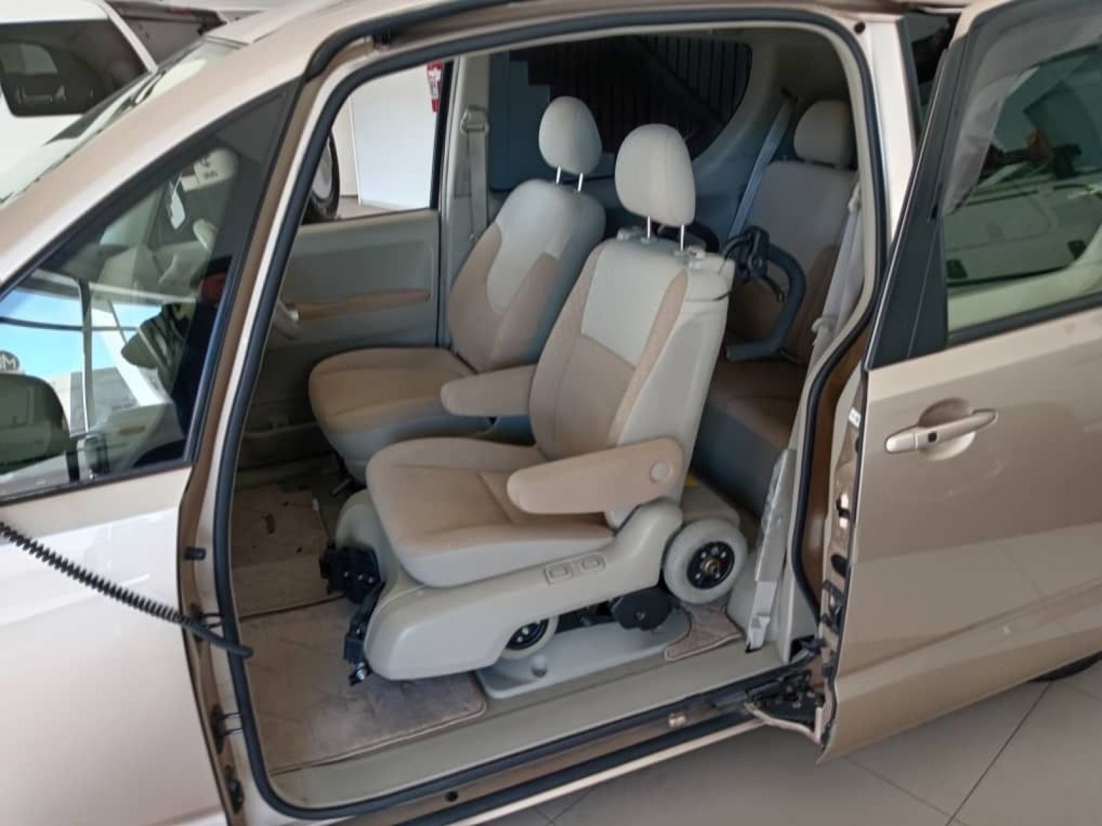 2010 Toyota Porte photo 9