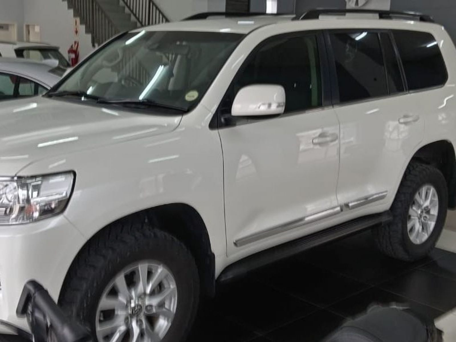 2018 Toyota Land Cruiser photo 2