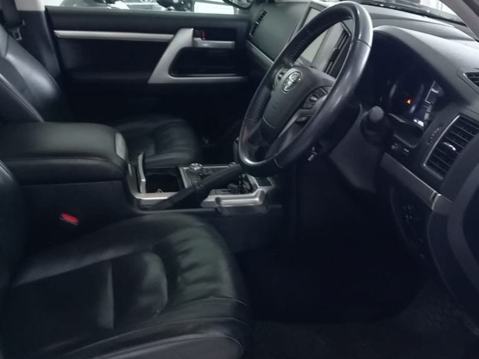 2018 Toyota Land Cruiser photo 5