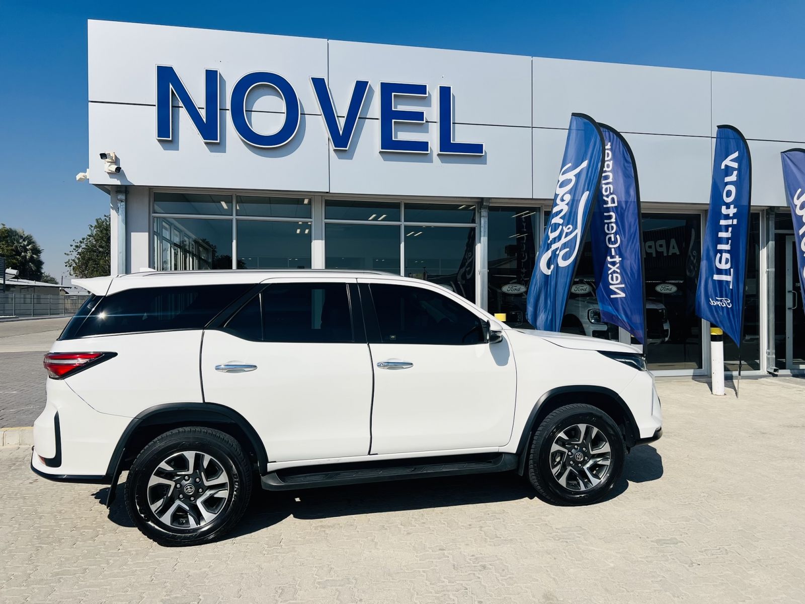 2023 Toyota Fortuner photo 2
