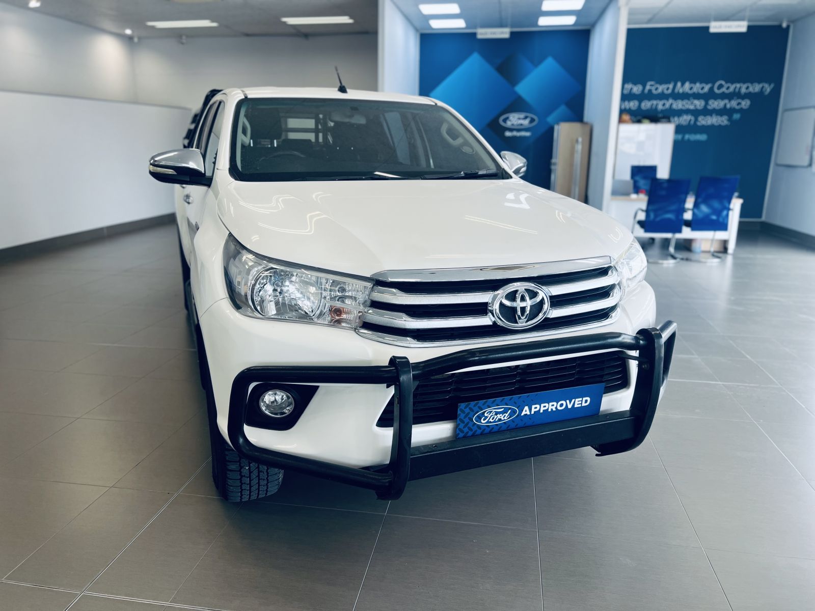 2016 Toyota Hilux photo 2