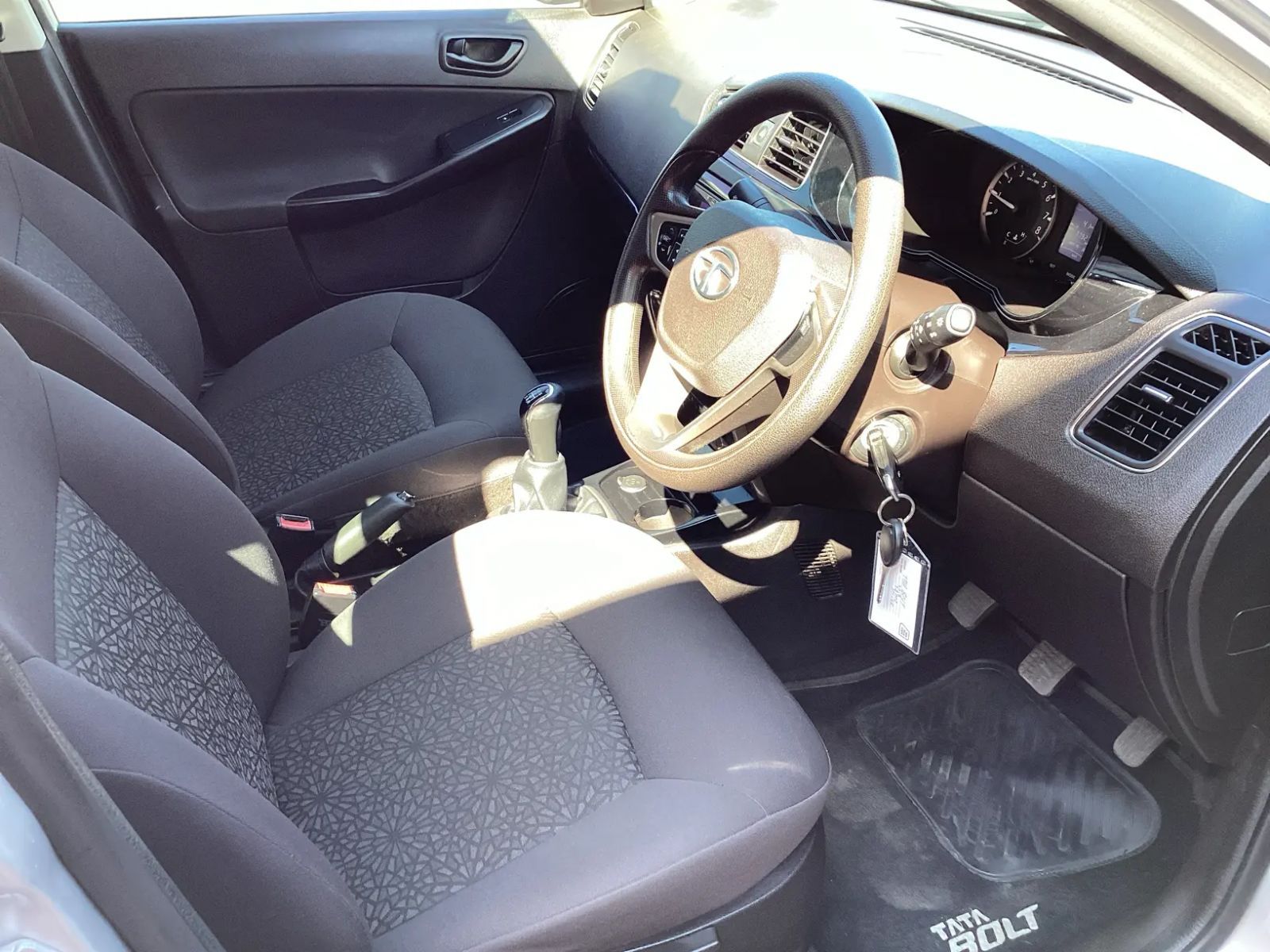 2018 Tata Bolt photo 8