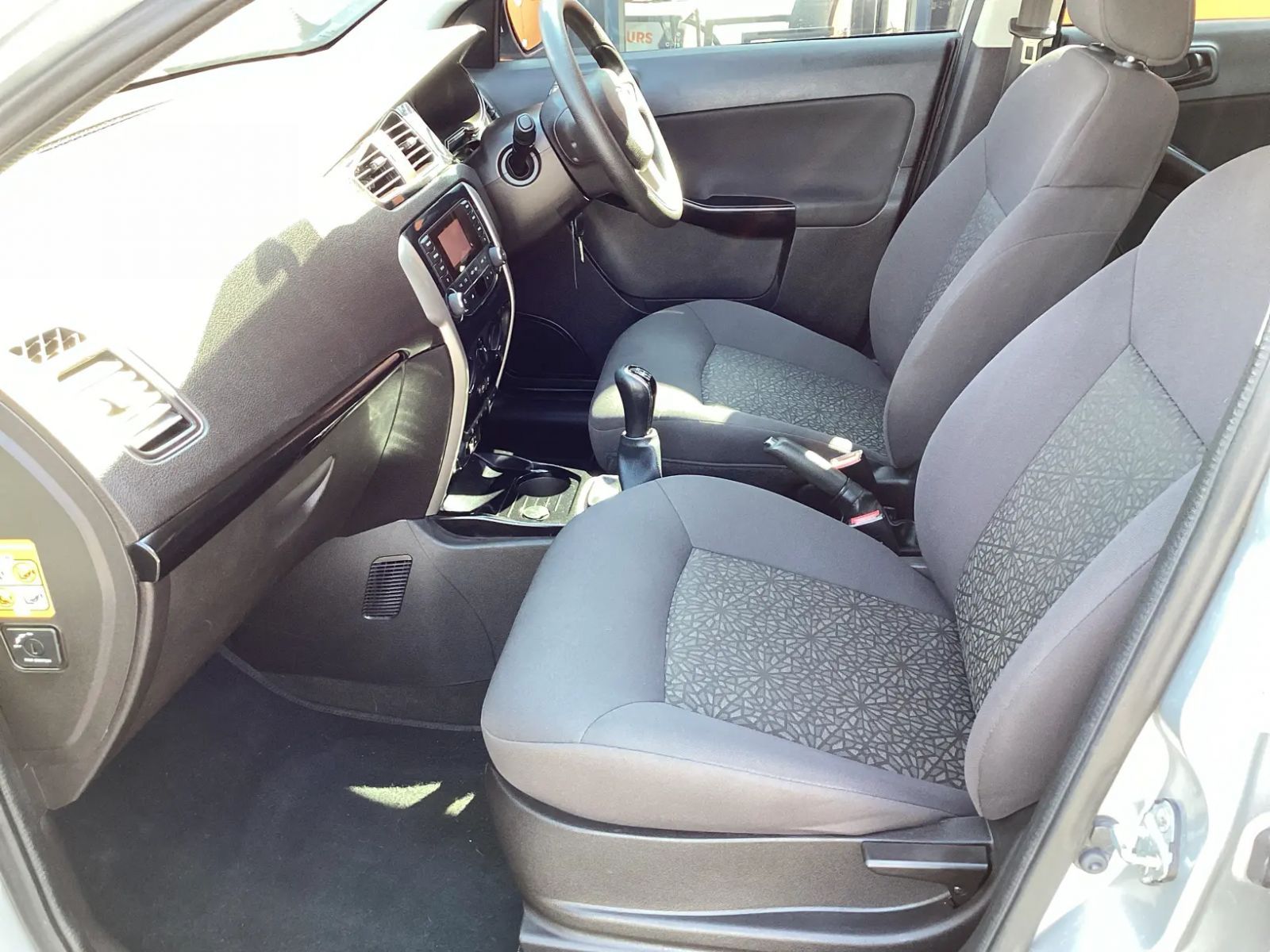 2018 Tata Bolt photo 9