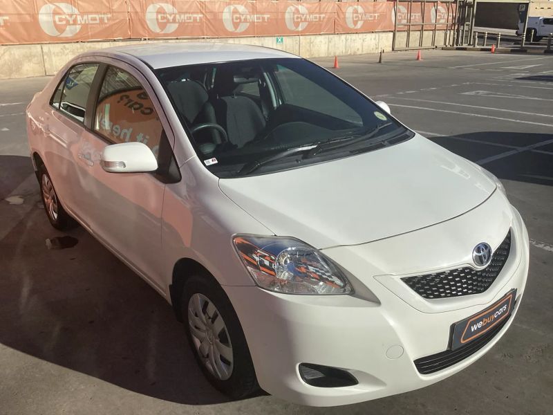 2010 Toyota Yaris photo 3