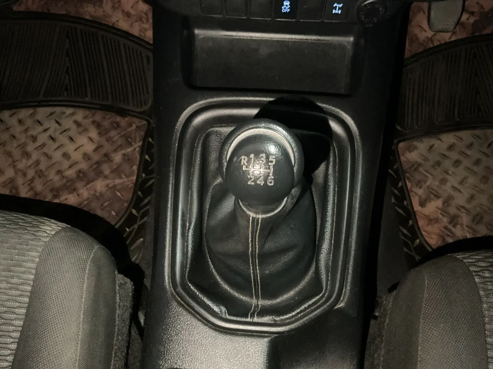 2018 Toyota Hilux photo 13