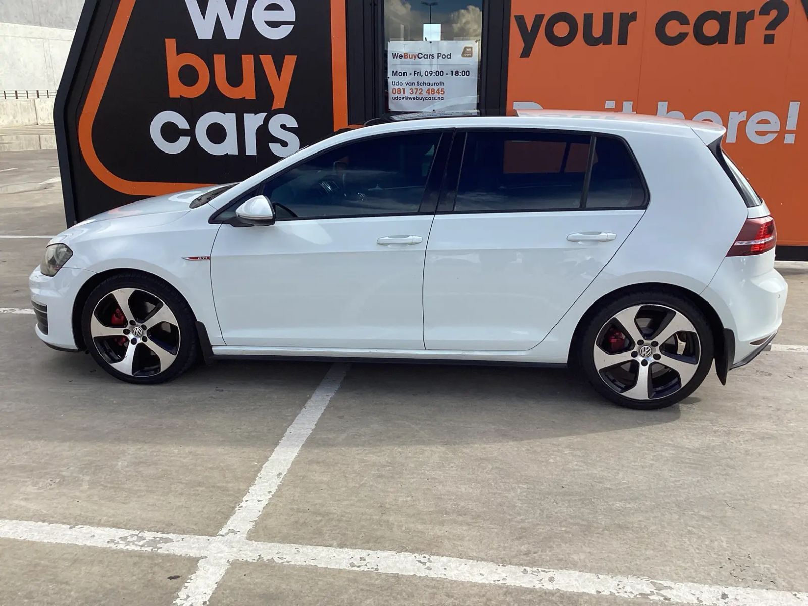 2015 Volkswagen Golf photo 2