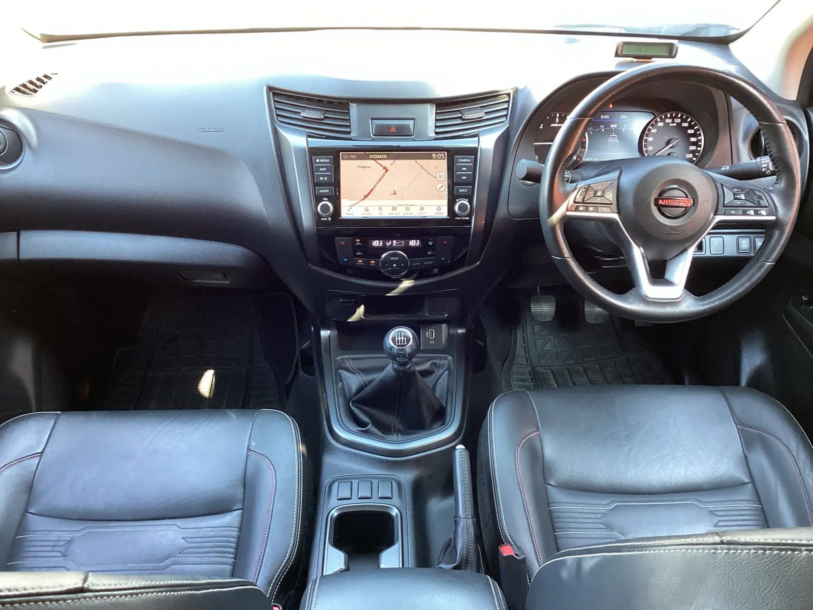 2022 Nissan Navara photo 7