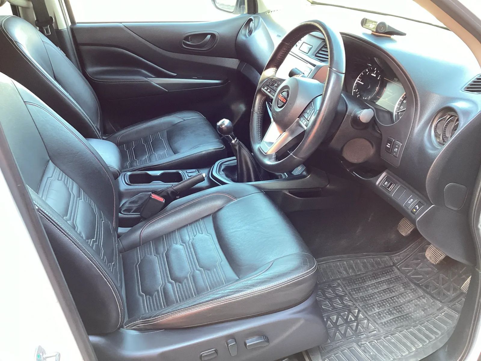 2022 Nissan Navara photo 8