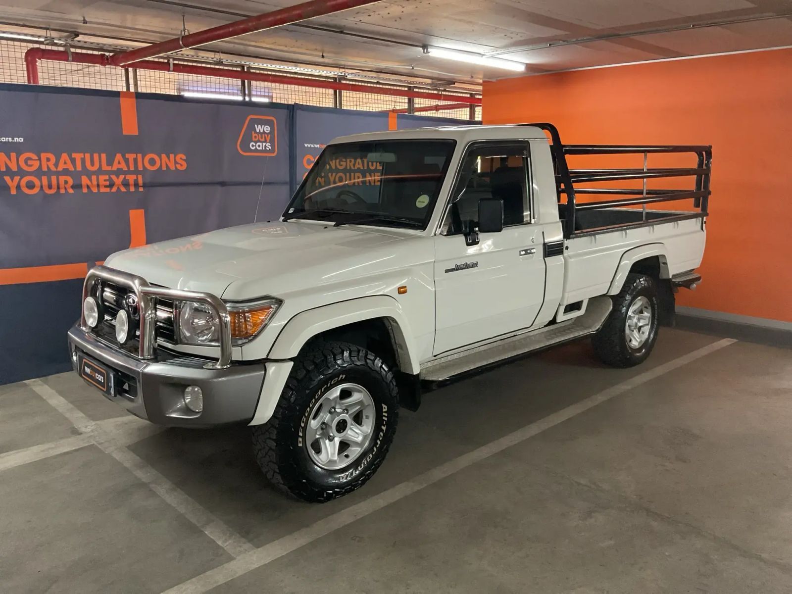2017 Toyota Land Cruiser photo 1
