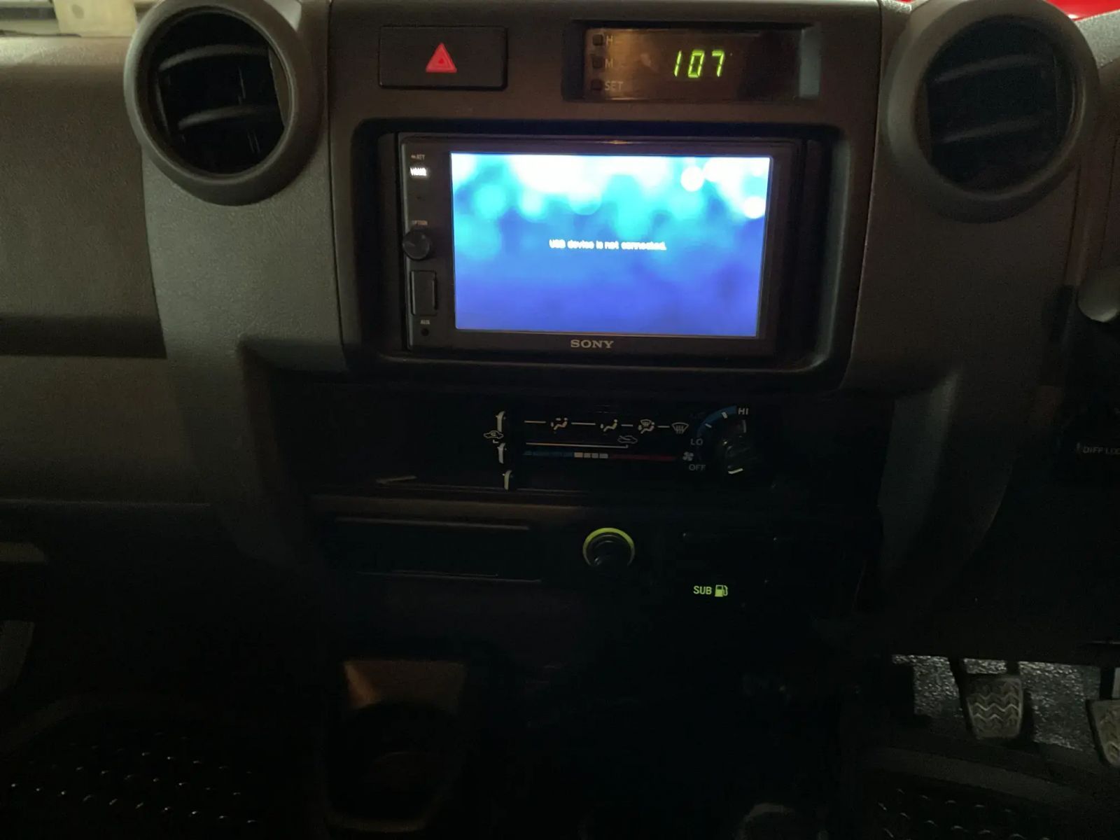 2017 Toyota Land Cruiser photo 14