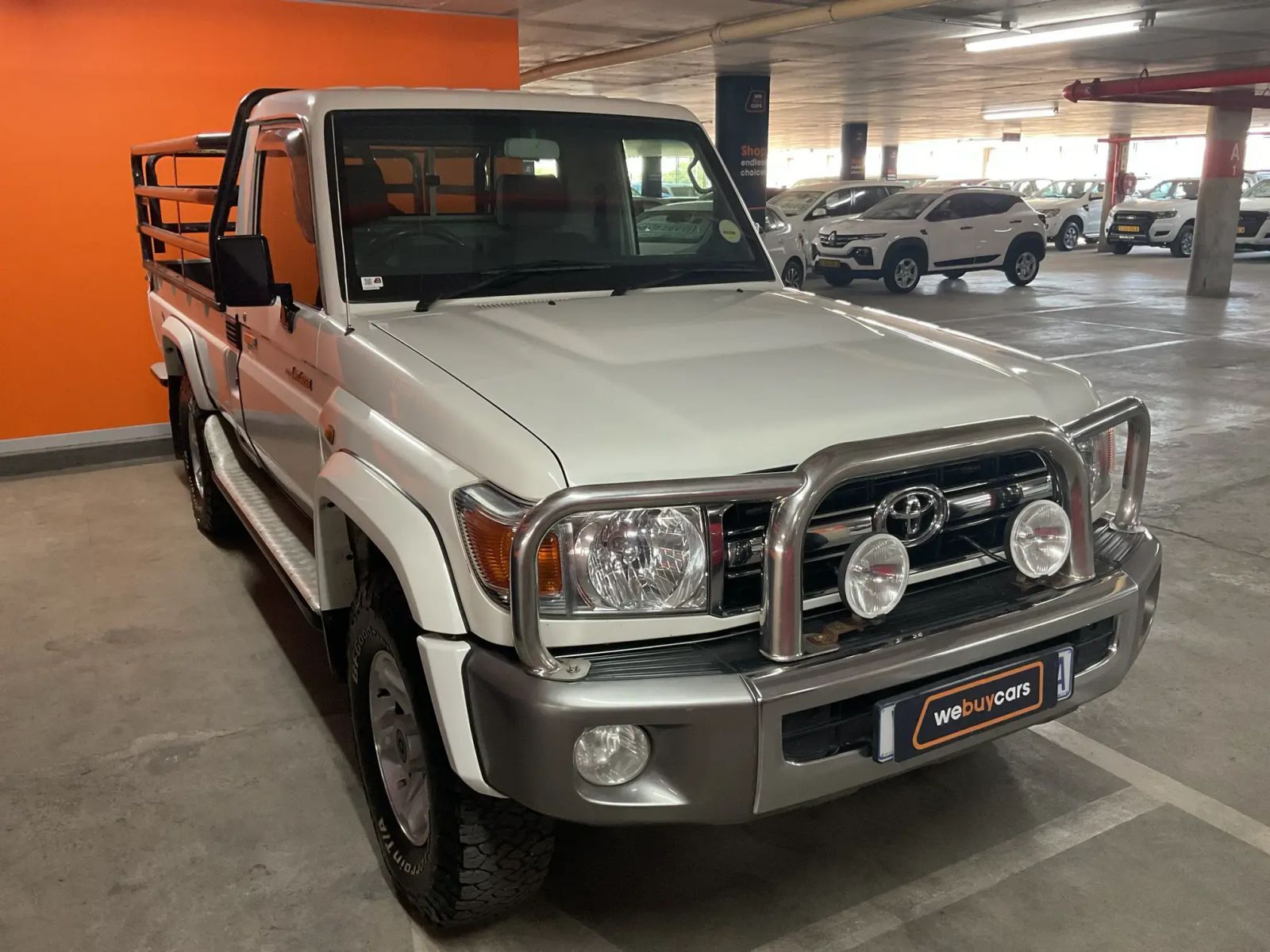 2017 Toyota Land Cruiser photo 3