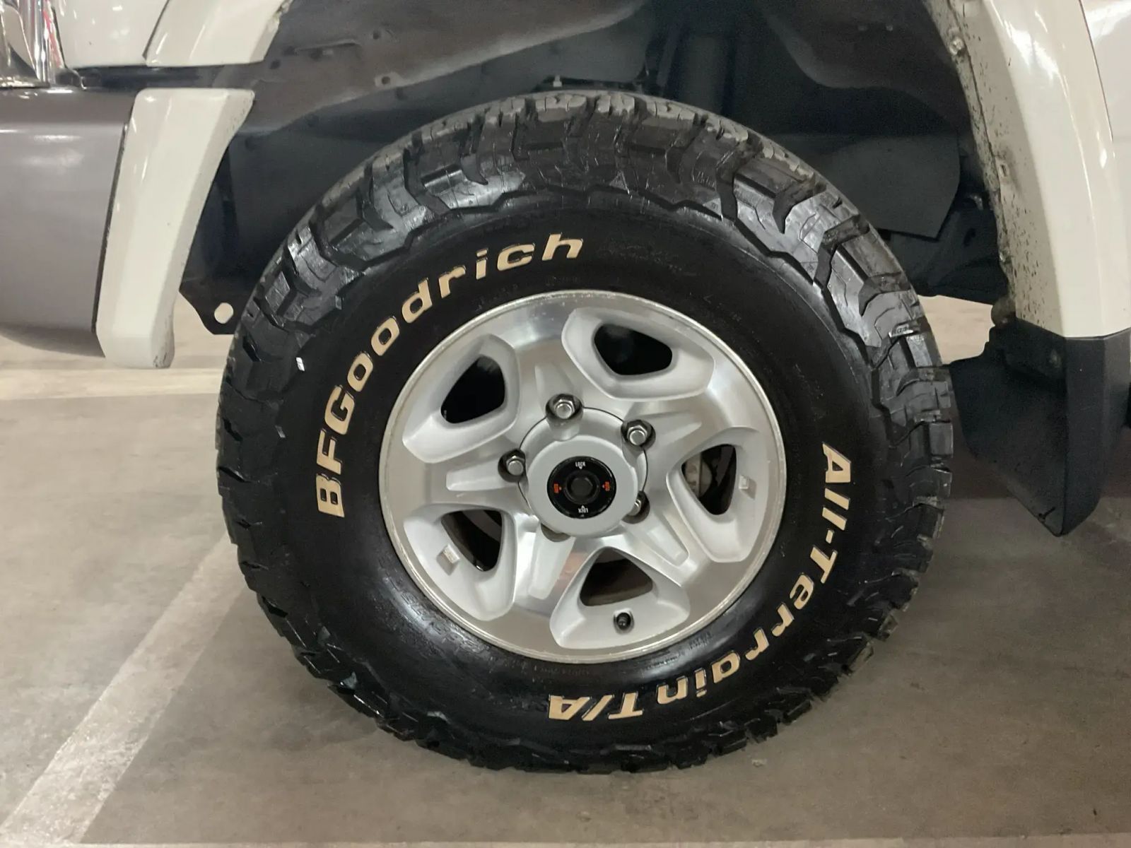 2017 Toyota Land Cruiser photo 9