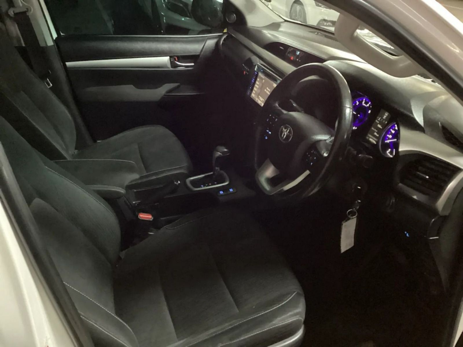 2017 Toyota Hilux photo 11