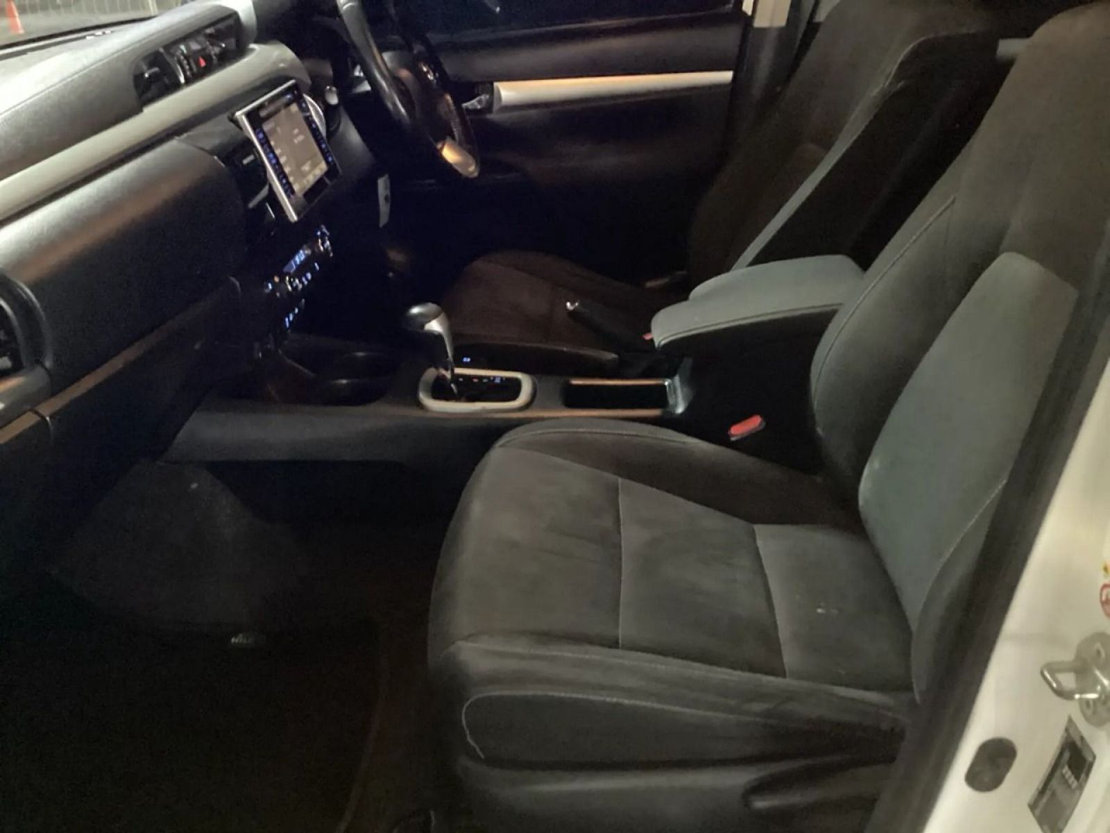 2017 Toyota Hilux photo 15