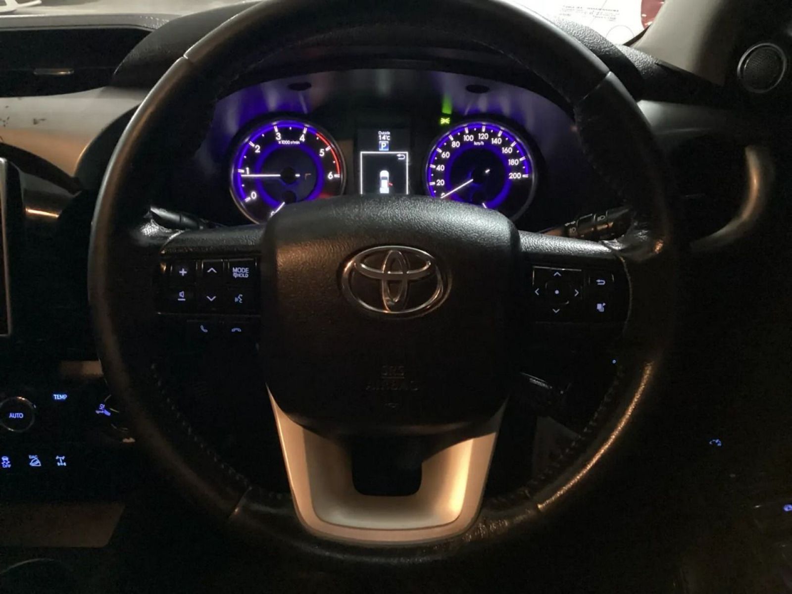 2017 Toyota Hilux photo 7