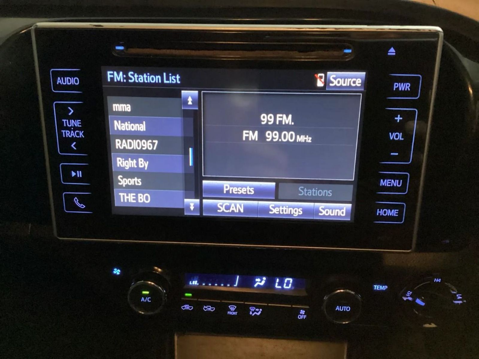 2017 Toyota Hilux photo 8