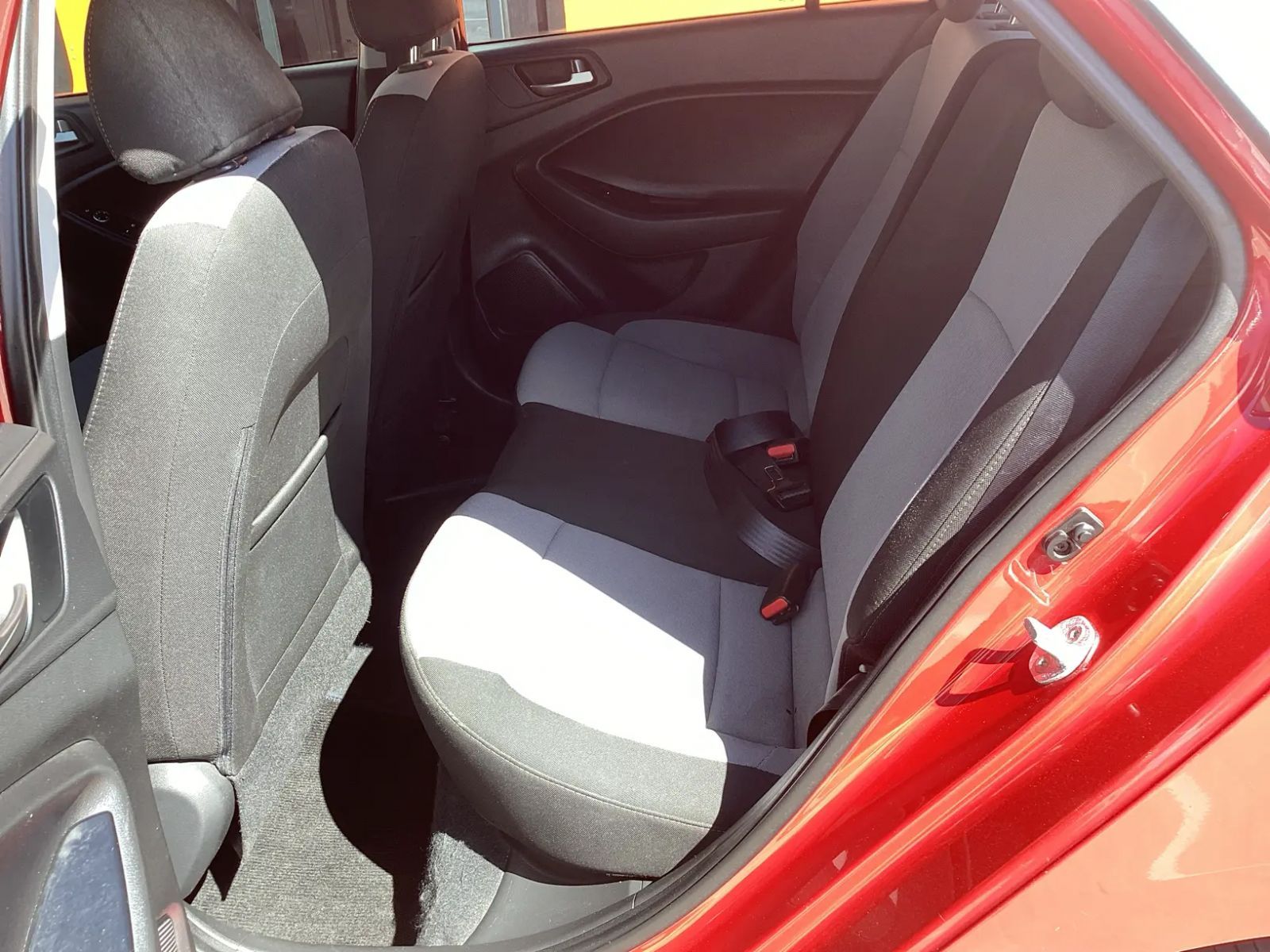 2015 Hyundai i20 photo 14