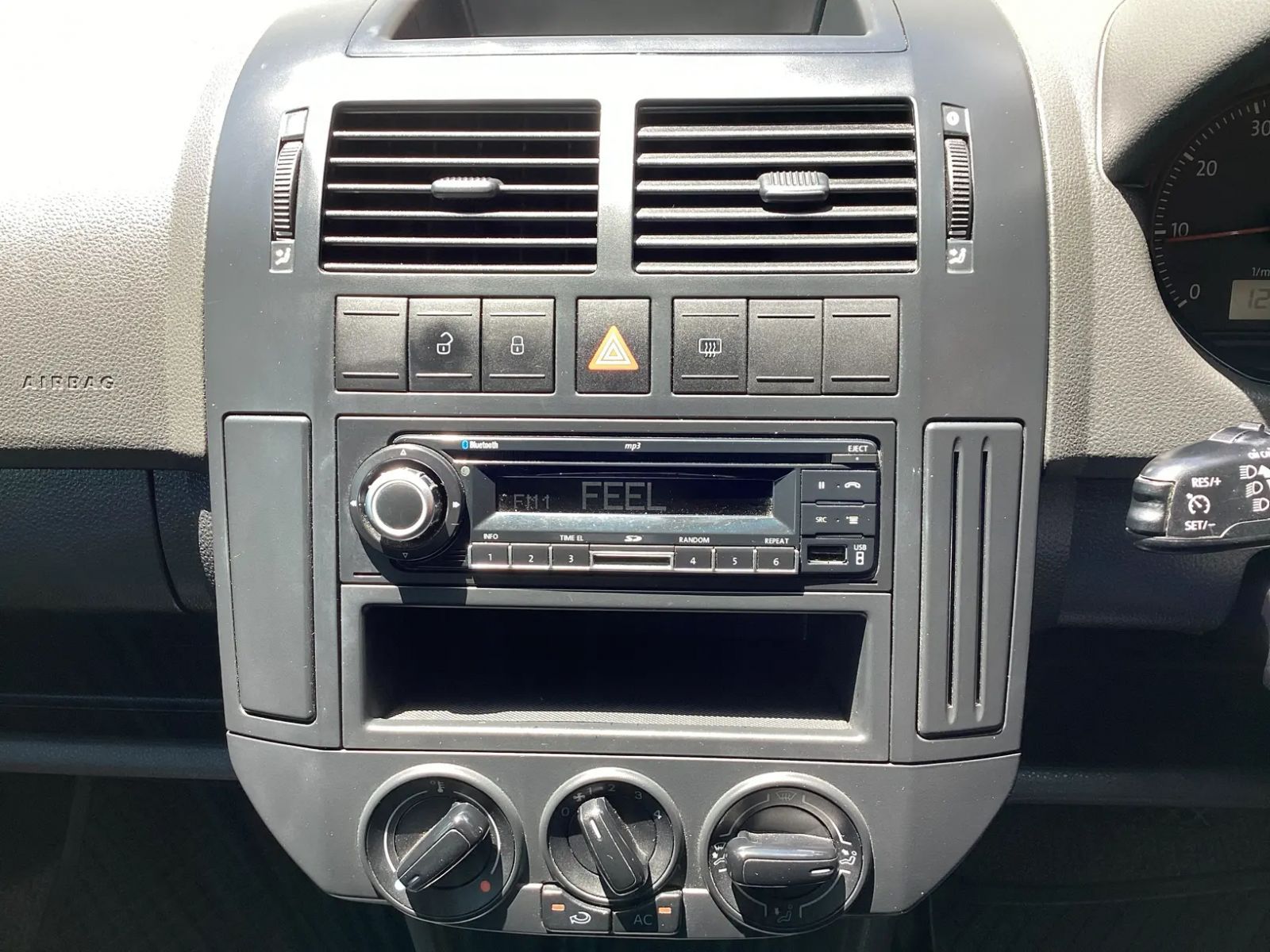 2015 Volkswagen Polo Vivo photo 11