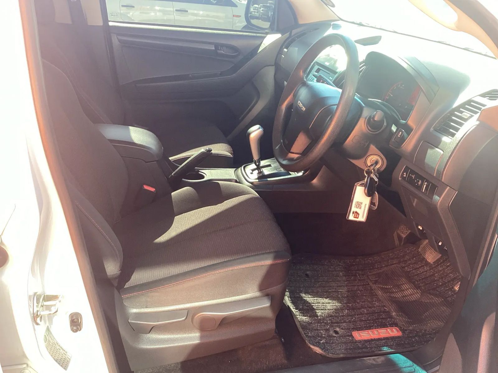2021 Isuzu D-MAX photo 9