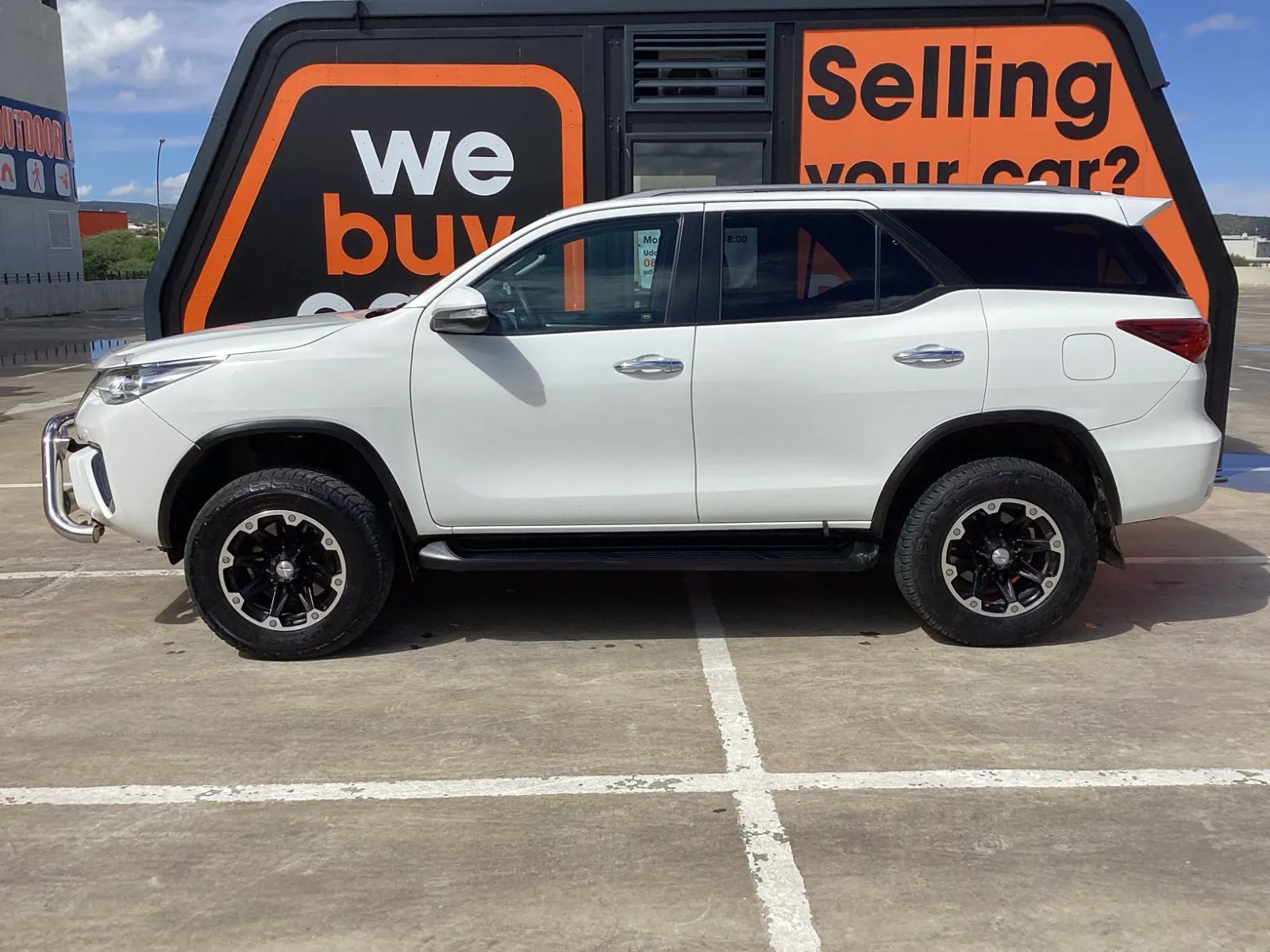 2016 Toyota Fortuner photo 2
