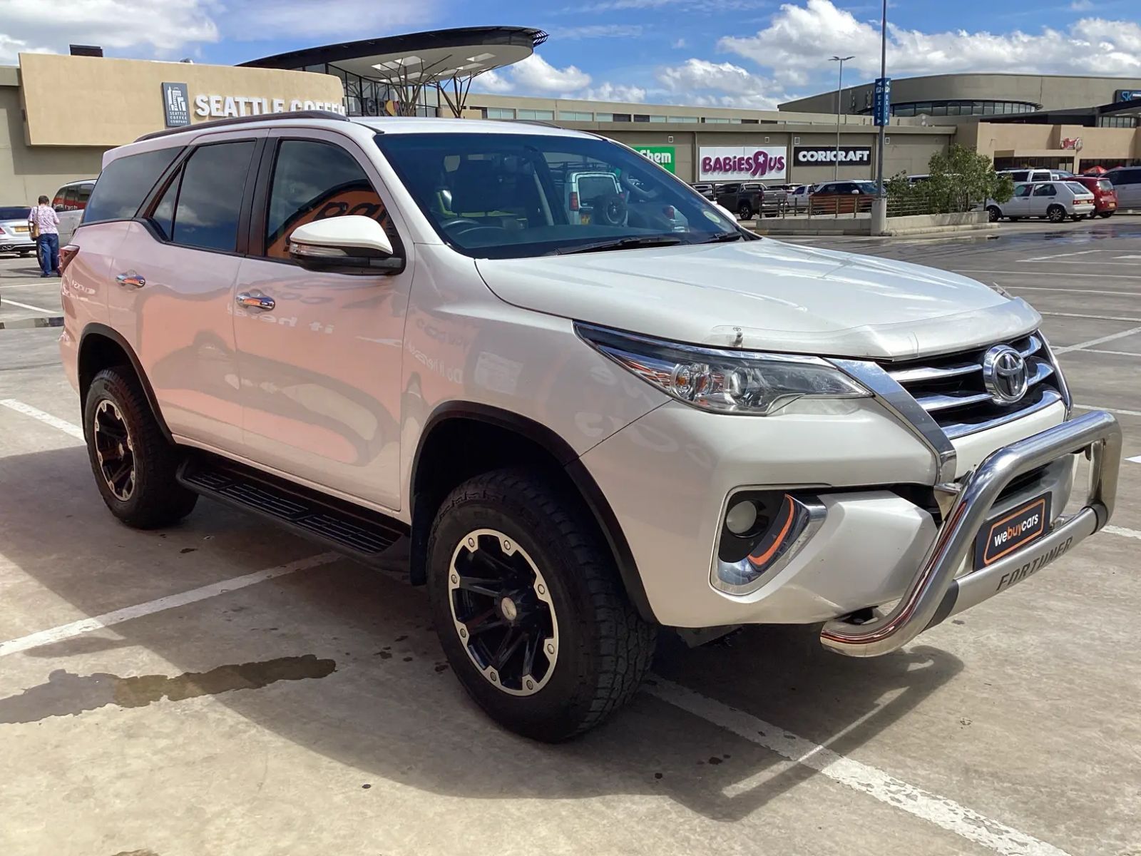 2016 Toyota Fortuner photo 3
