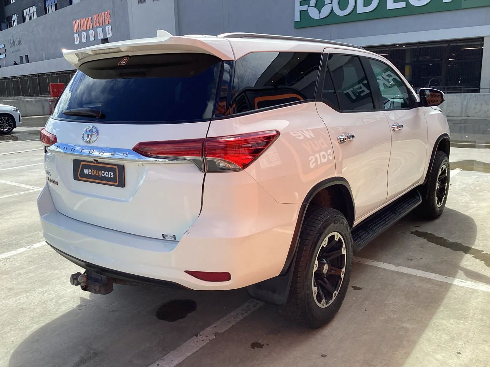 2016 Toyota Fortuner photo 4