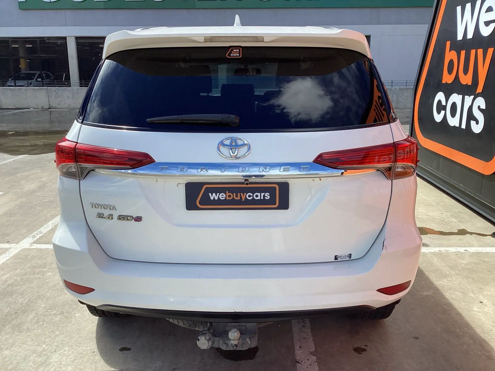 2016 Toyota Fortuner photo 6