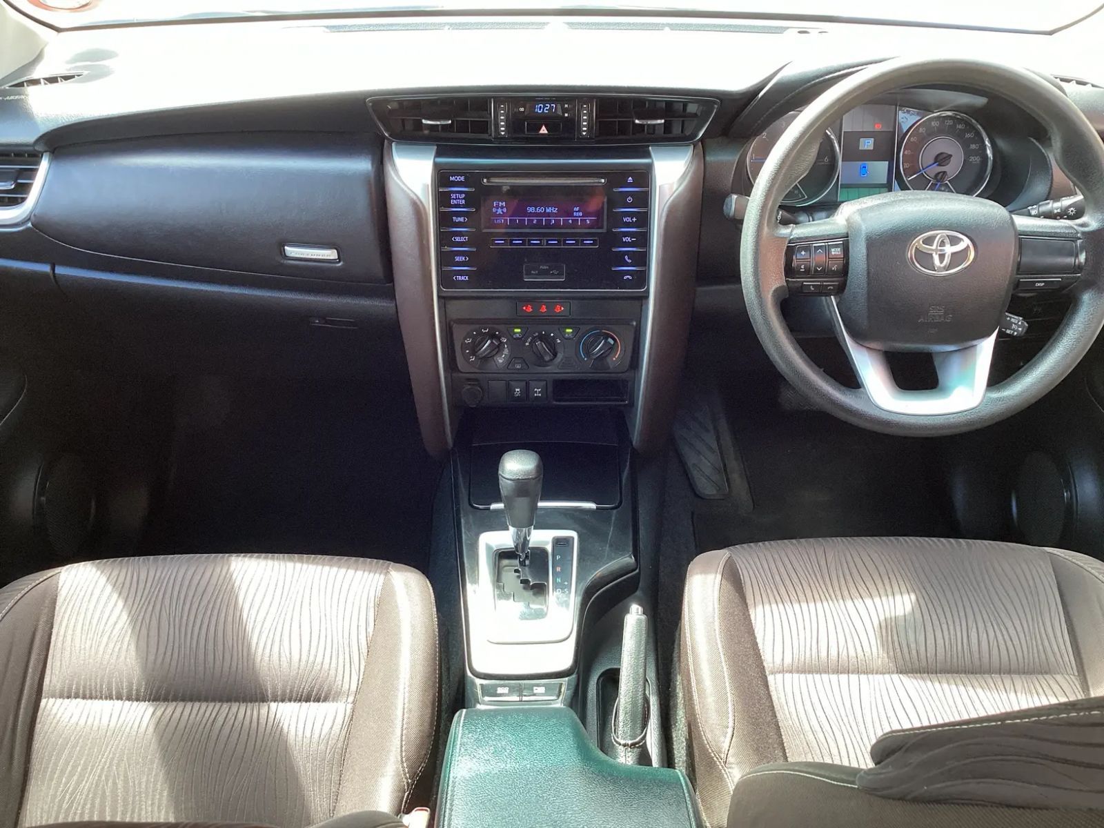 2016 Toyota Fortuner photo 7