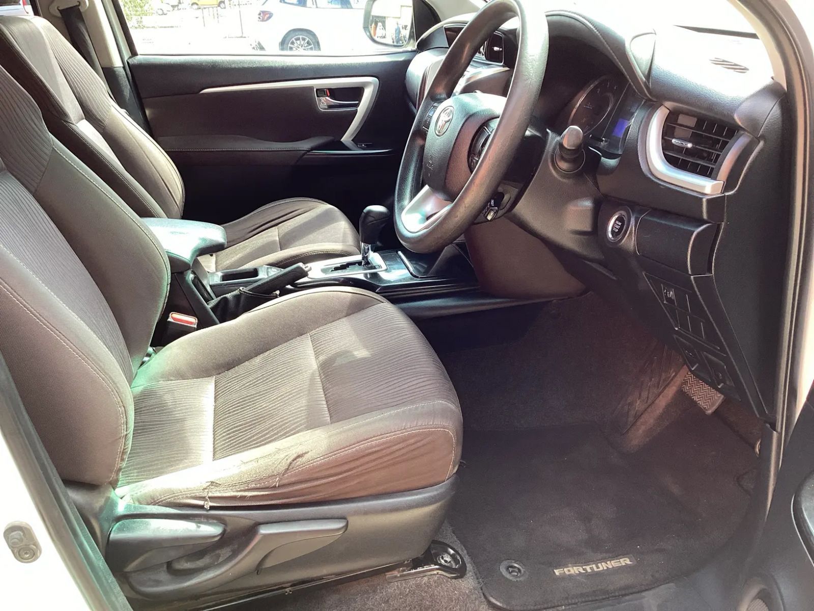 2016 Toyota Fortuner photo 8