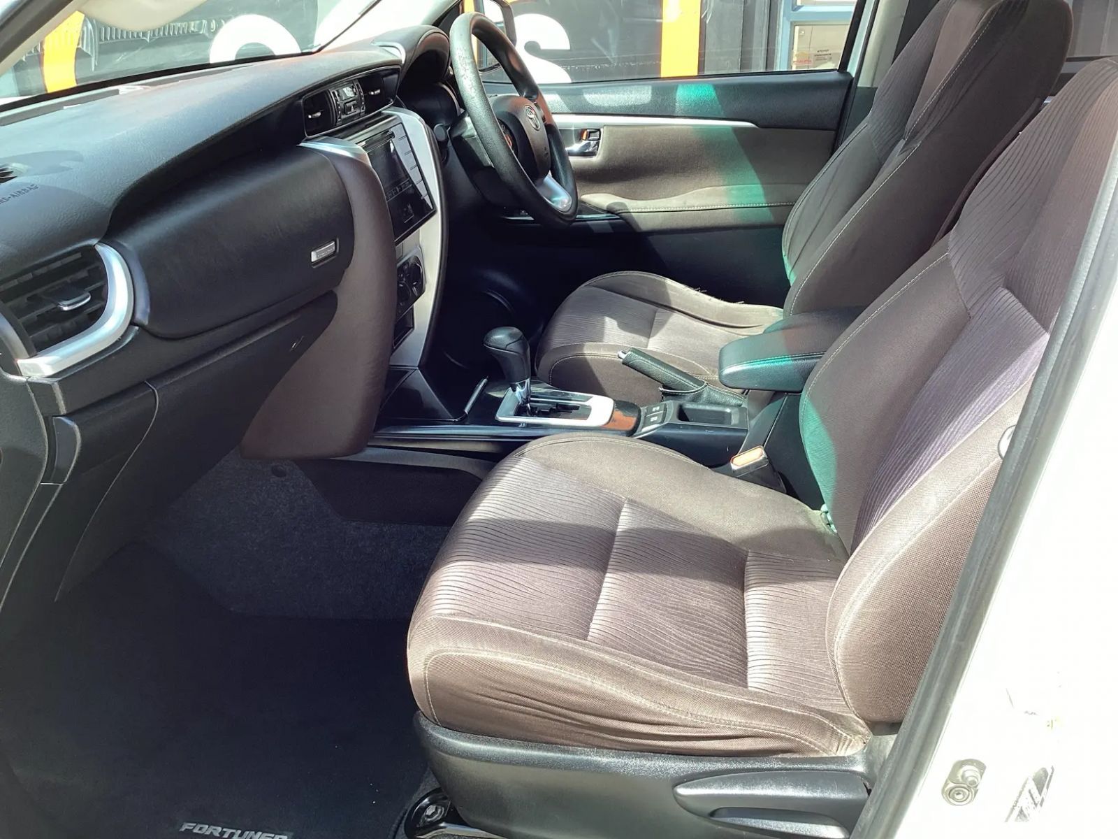 2016 Toyota Fortuner photo 9