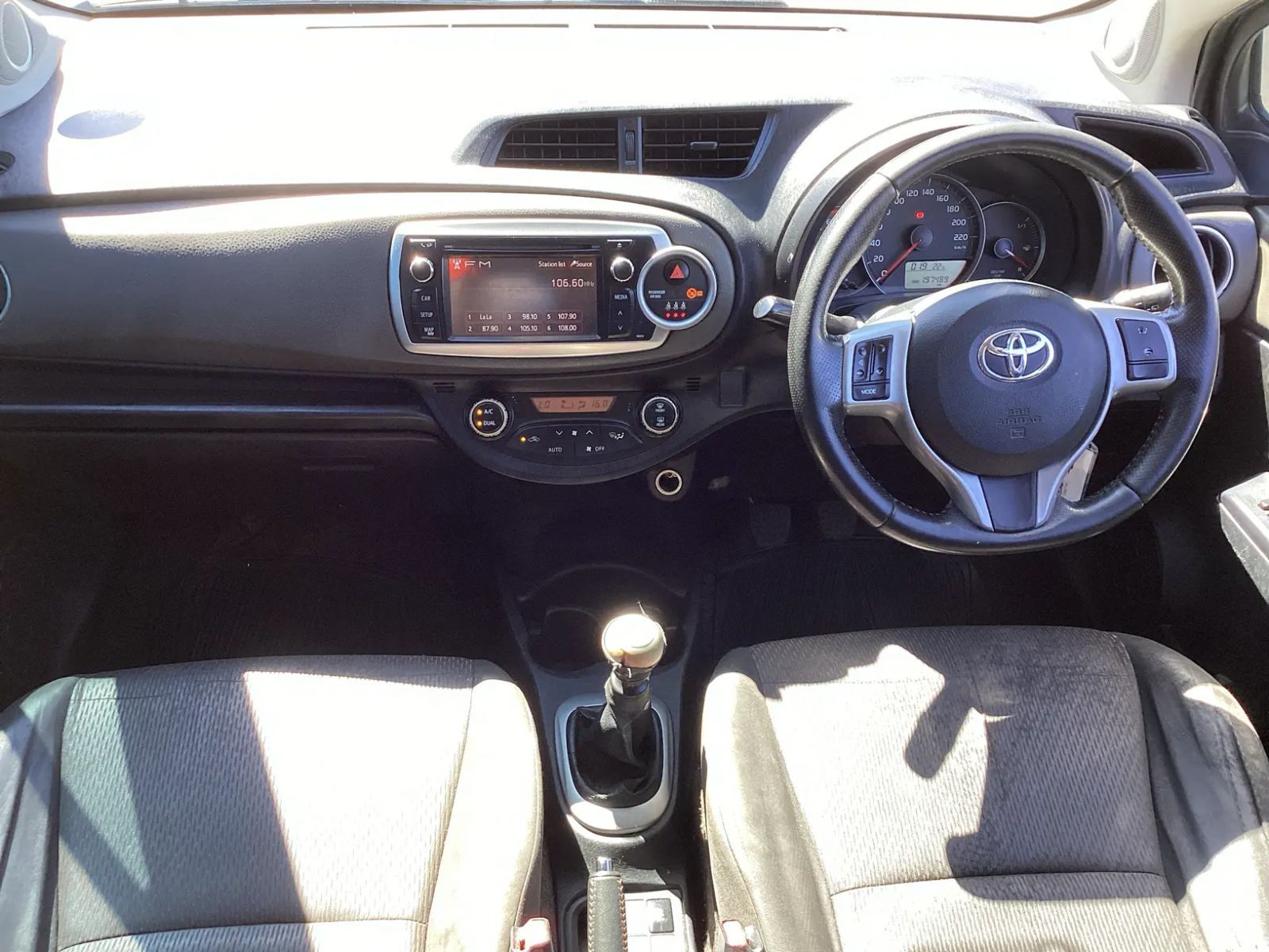 2012 Toyota Yaris photo 8