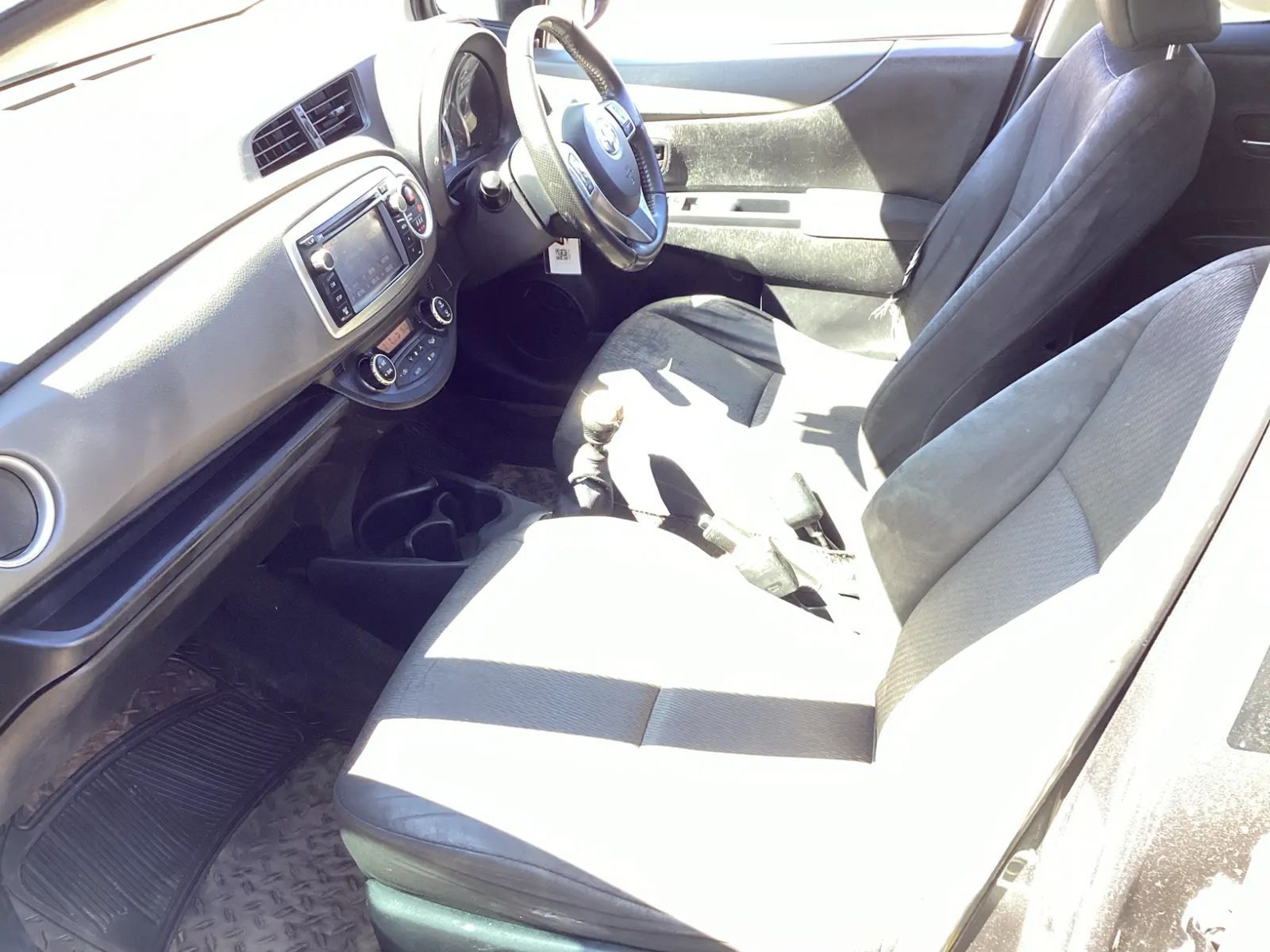 2012 Toyota Yaris photo 9