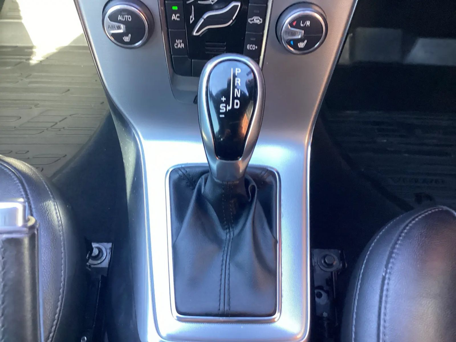 2017 Volvo V40 photo 6