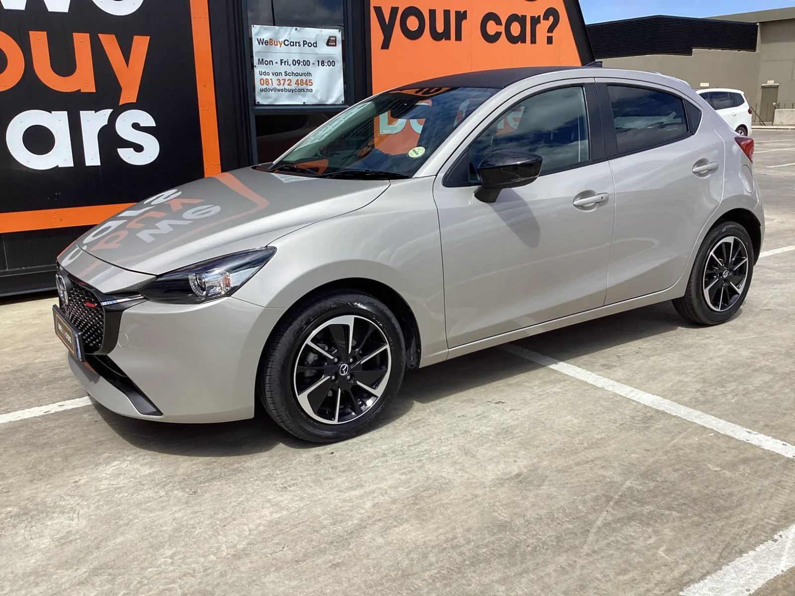 2023 Mazda 2 photo 1